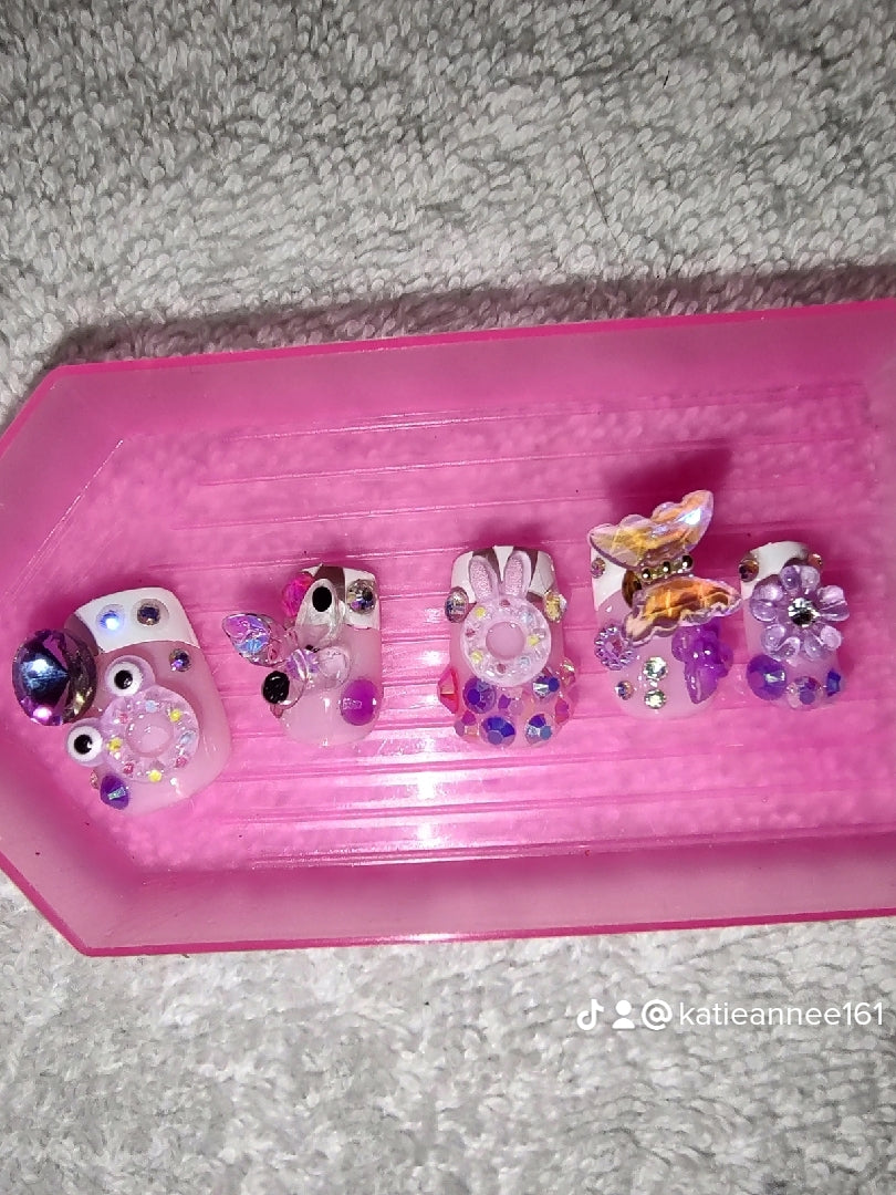 Custom press/glue on nails