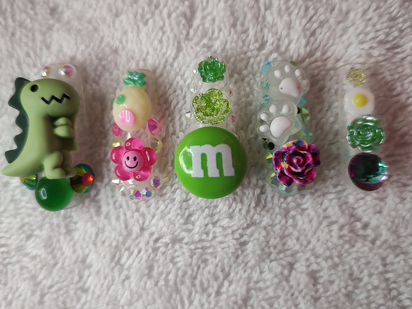 Custom press/glue on nails