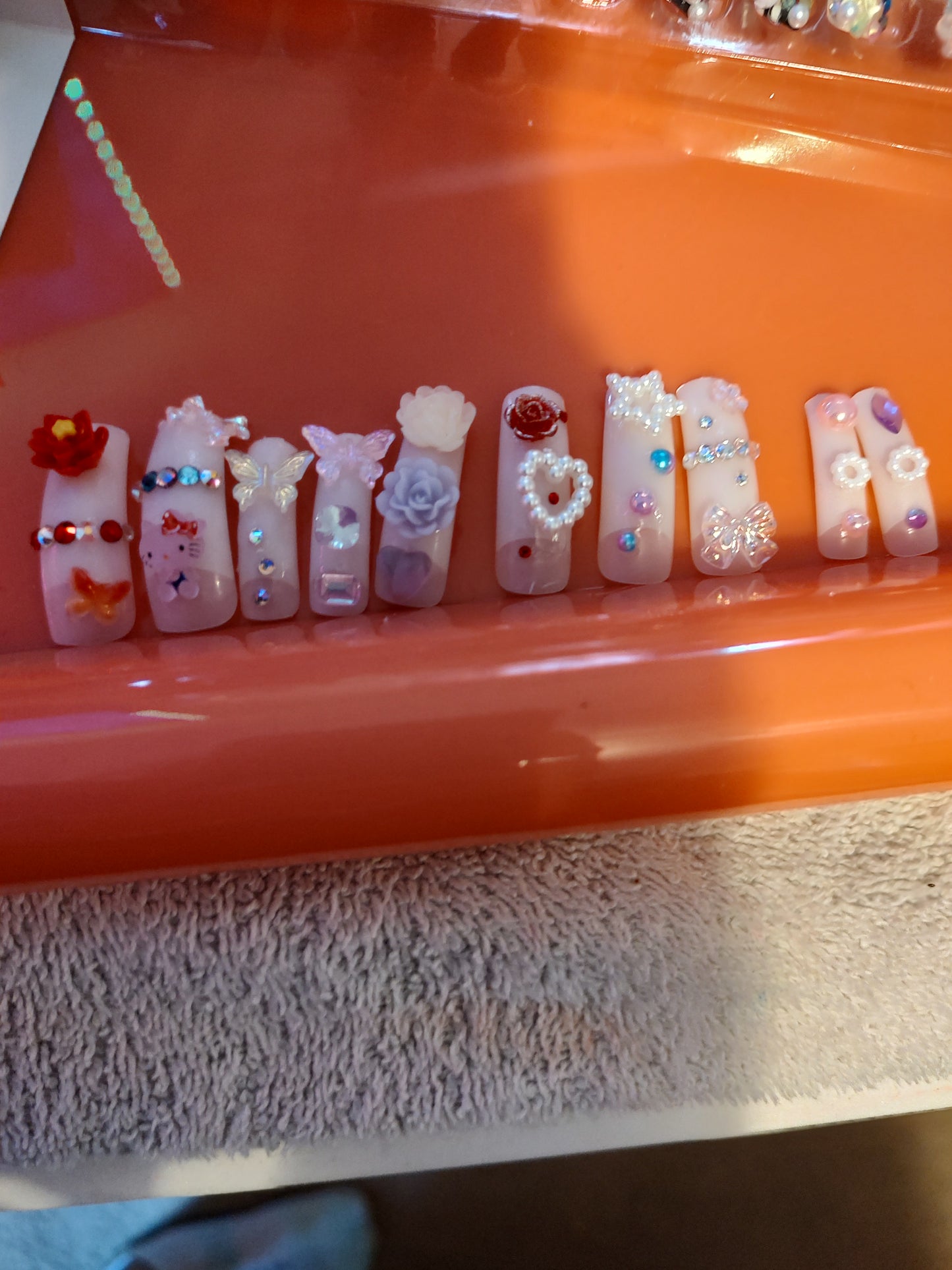 Custom press/glue on nails