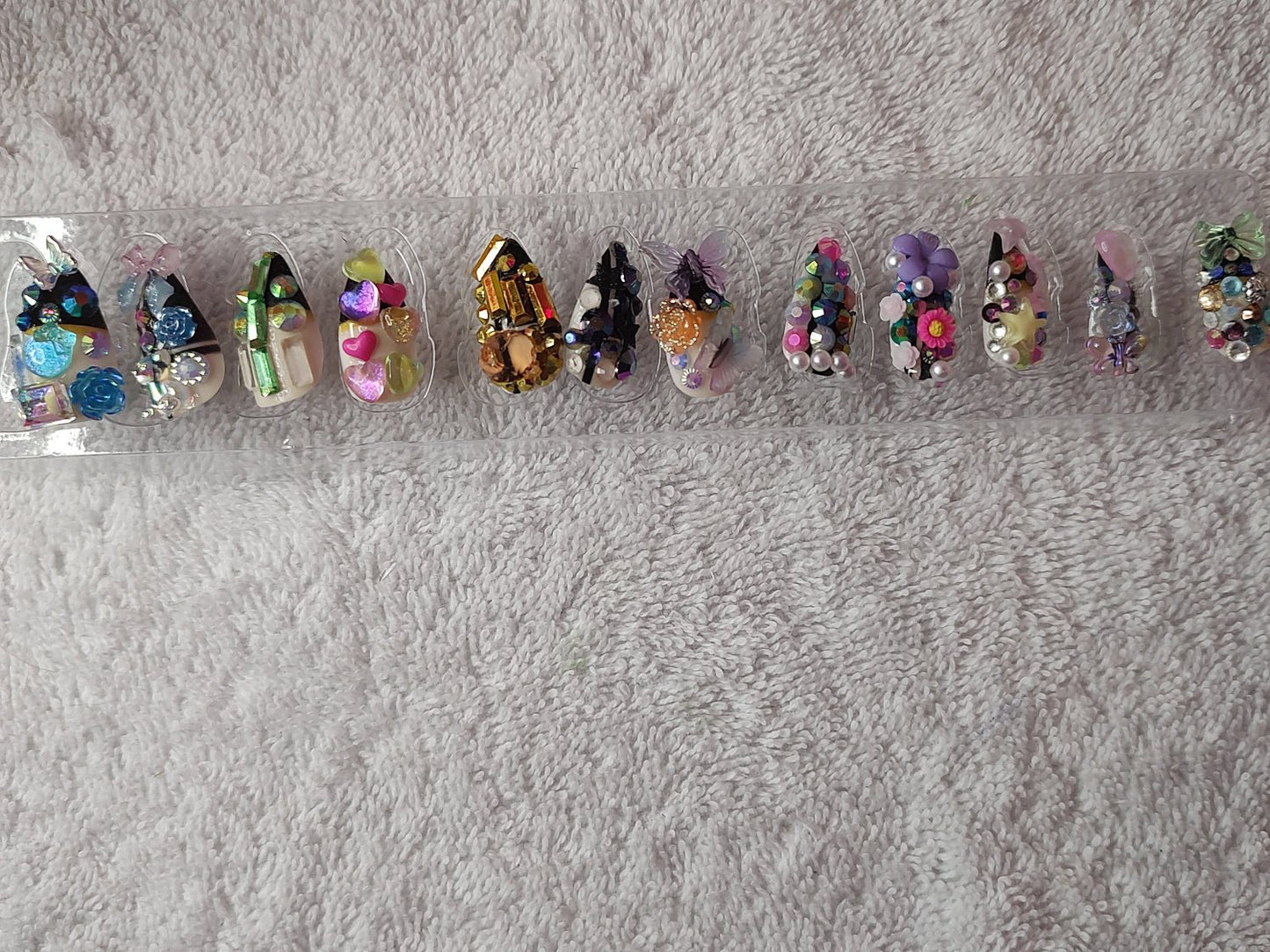 Custom press/glue on nails