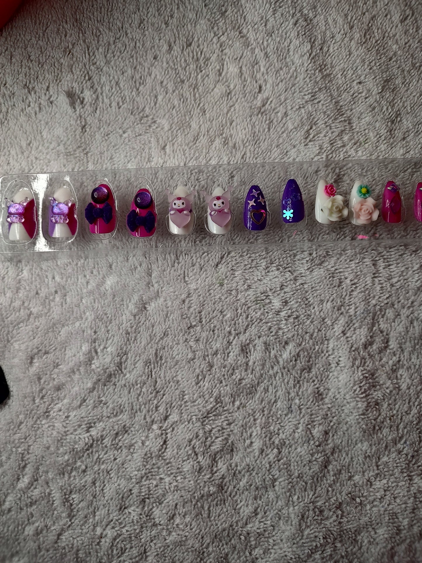 Custom press/glue on nails