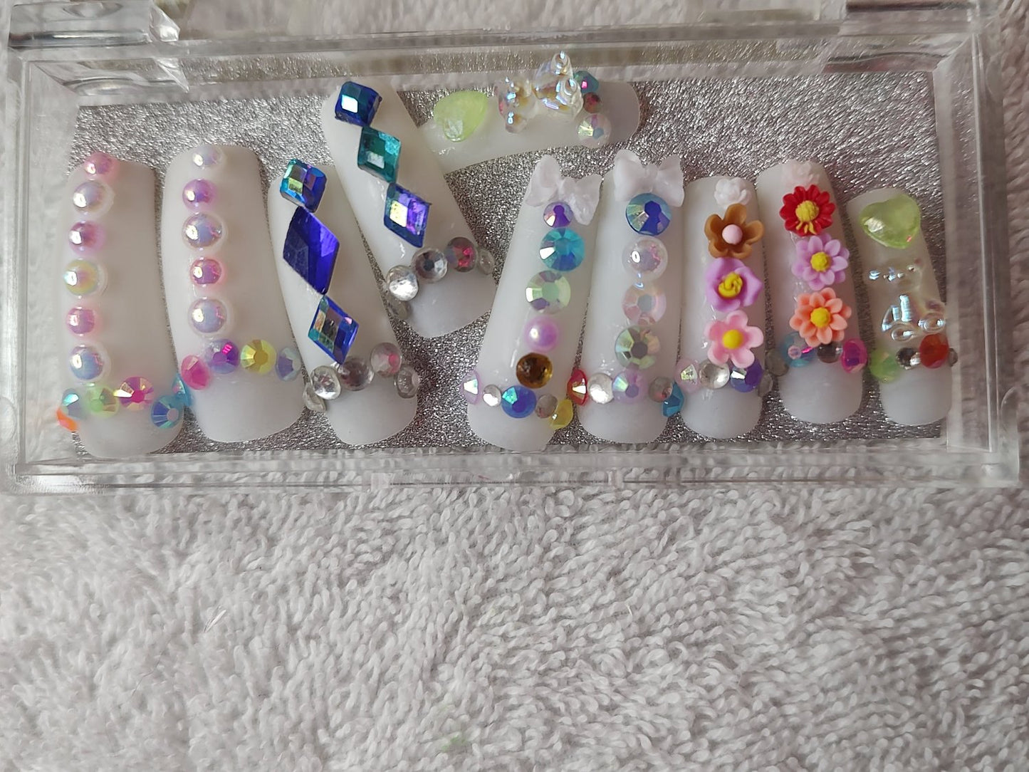 Custom press/glue on nails
