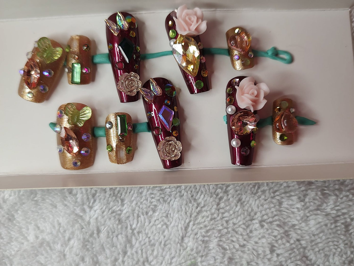 Custom press/glue on nails