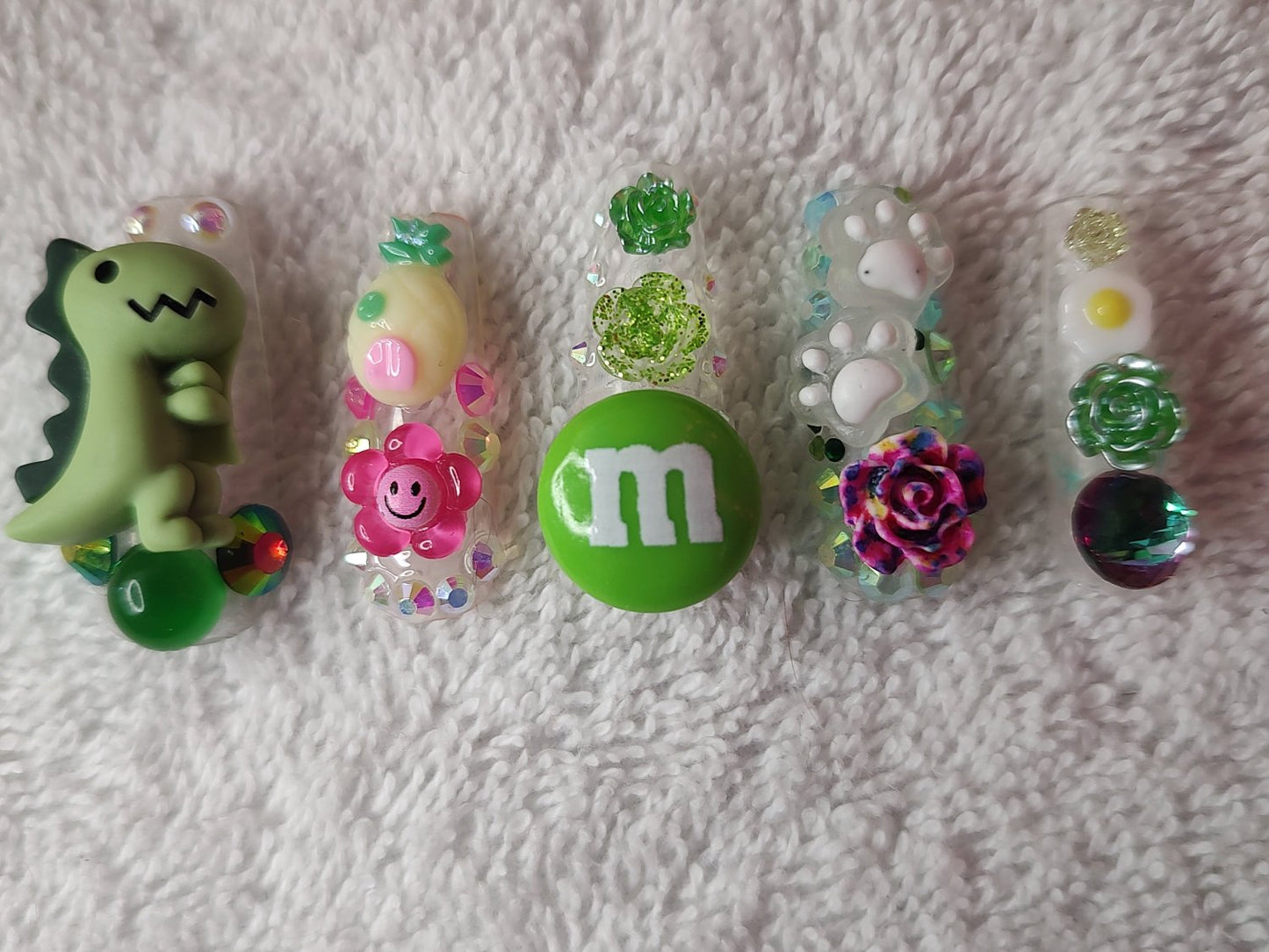 Custom press/glue on nails