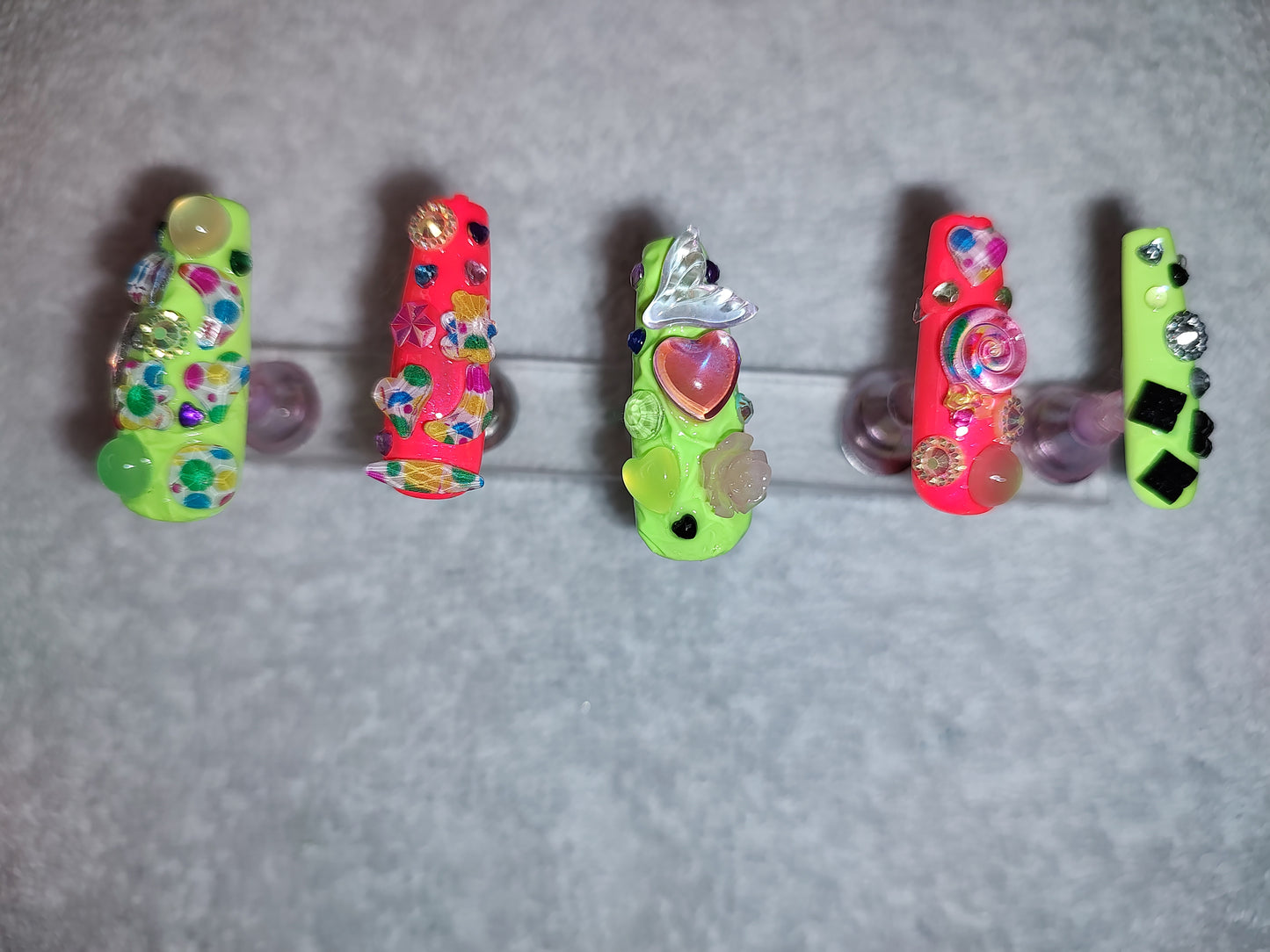 Custom press/glue on nails