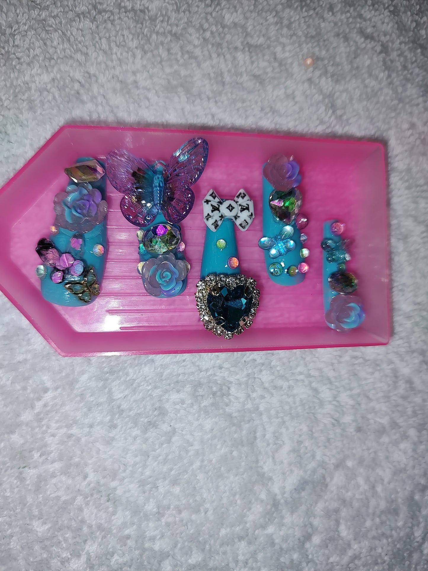 Custom press/glue on nails