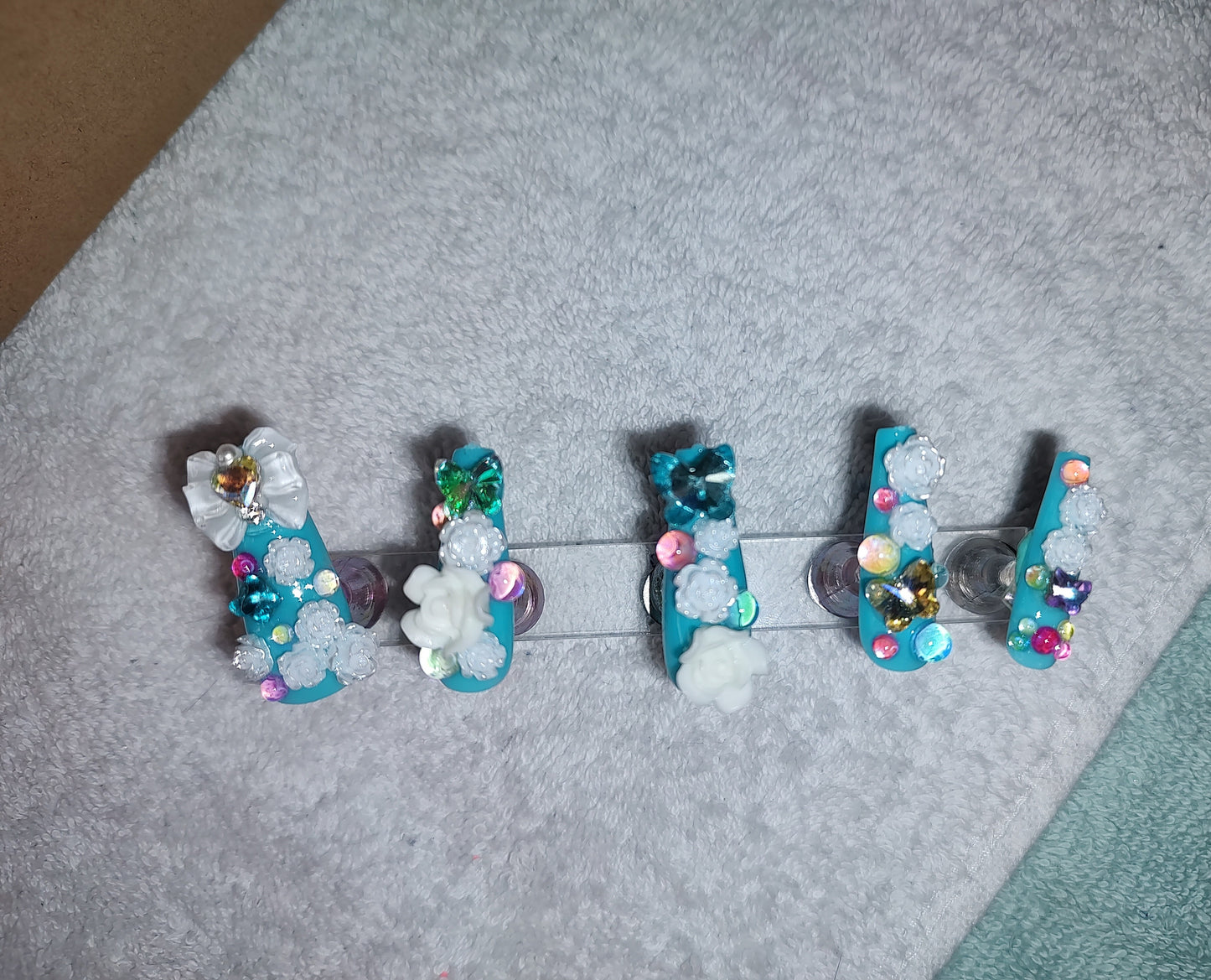 Custom press/glue on nails