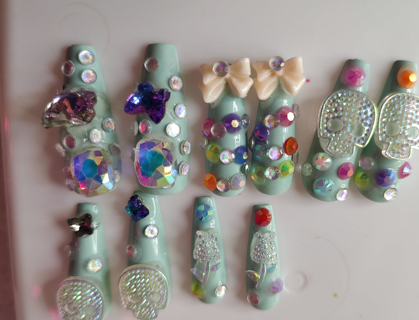 Custom press/glue on nails