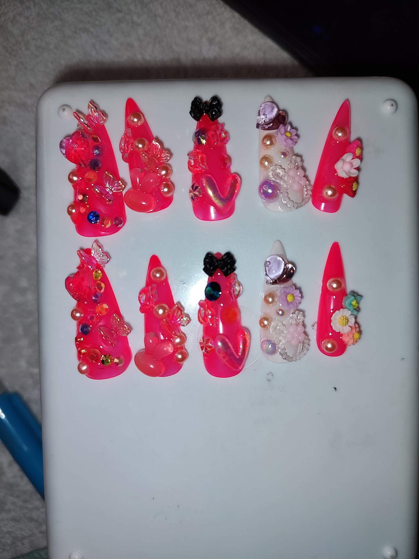Custom press/glue on nails