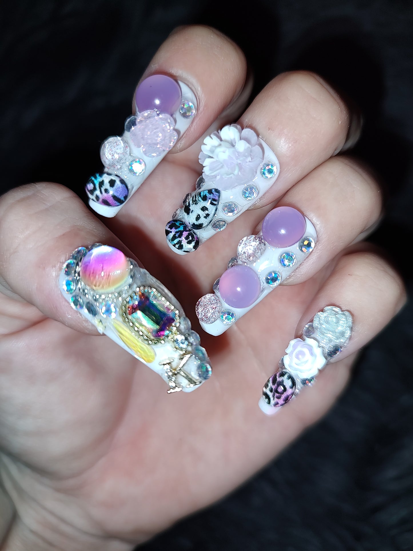 Custom press/glue on nails