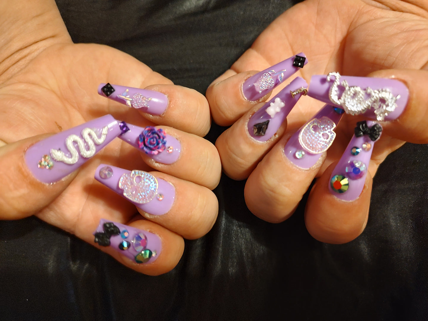 Custom press/glue on nails