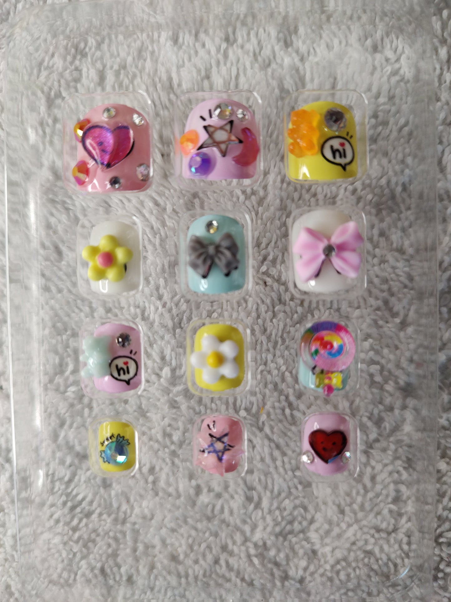 Custom press/glue on nails
