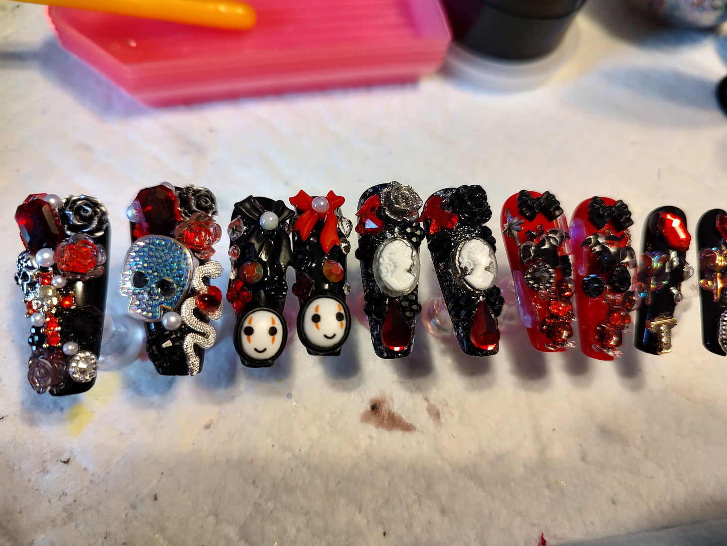 Custom press/glue on nails