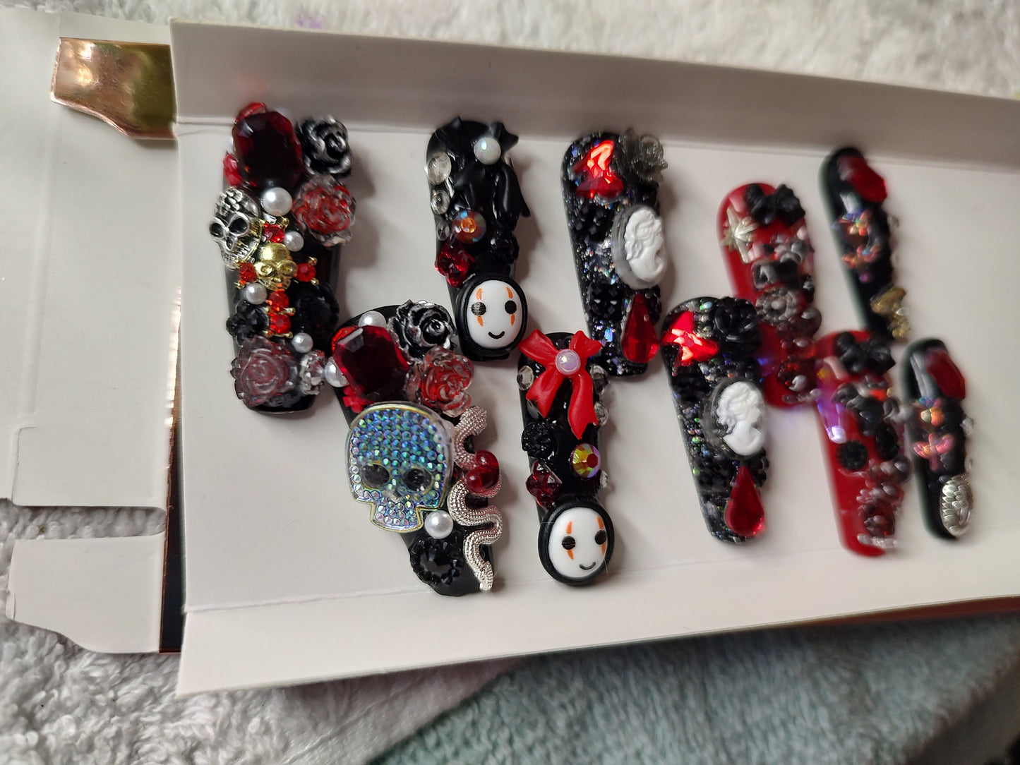 Custom press/glue on nails